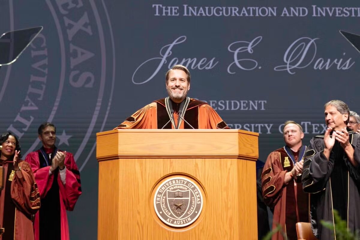 James E. Davis Inaugurated as the 31st President of UT